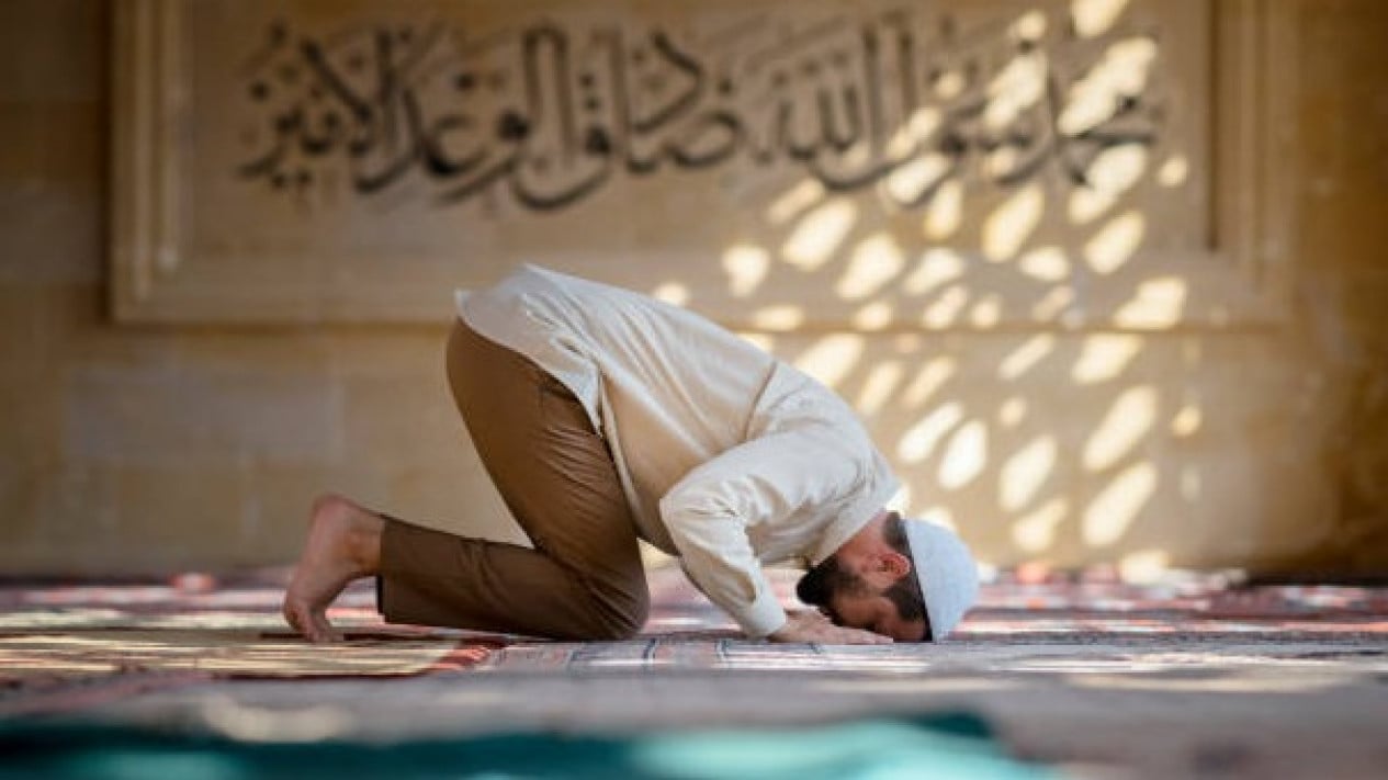 631c4a6dc0846-ilustrasi-beribadah_1265_711